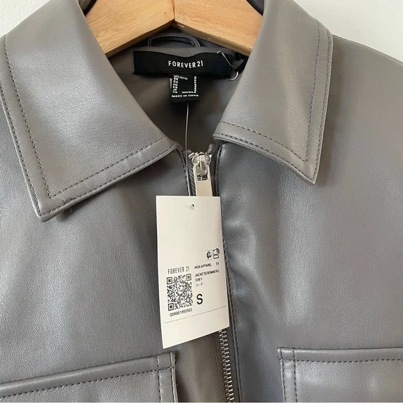 Forever 21 NWT Gray Faux Leather Cropped Bomber Jacket Medium M - Picture 5 of 9